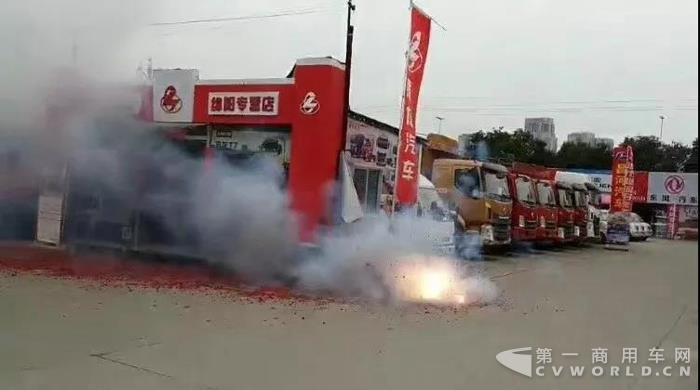 乘龍汽車早開工，祝大家狗年大發(fā)！3.jpg